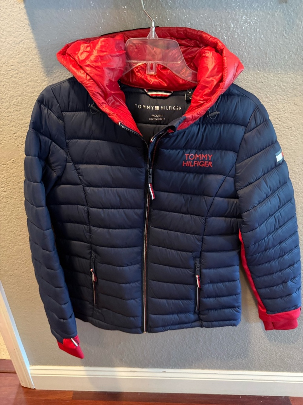 Tommy Hilfiger Men’s Packable Lightweight Hooded Puffer Jacket – M – NWOT